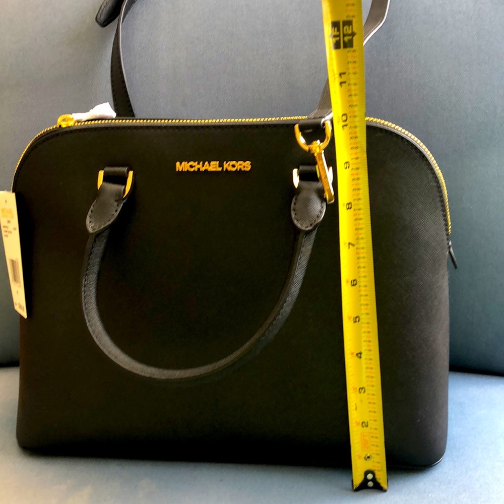 Michael Kors leather dome satchel with strap & handles. Gold tone hardware. - Picture 3 of 16